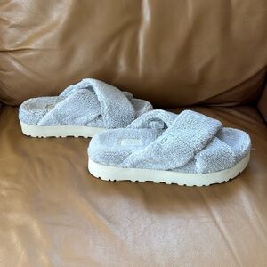 Ugg Fuzz Sugar Terry Cross Slide on Slippers Womens size 7 Light Grey Wool Blend